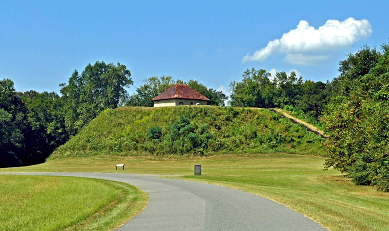 Moundville Archaeological Park and museum, Moundville, Hale County